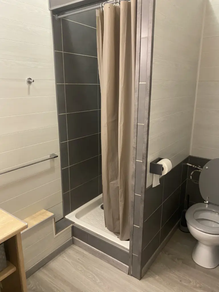 logement en location courte duree a neris les bains