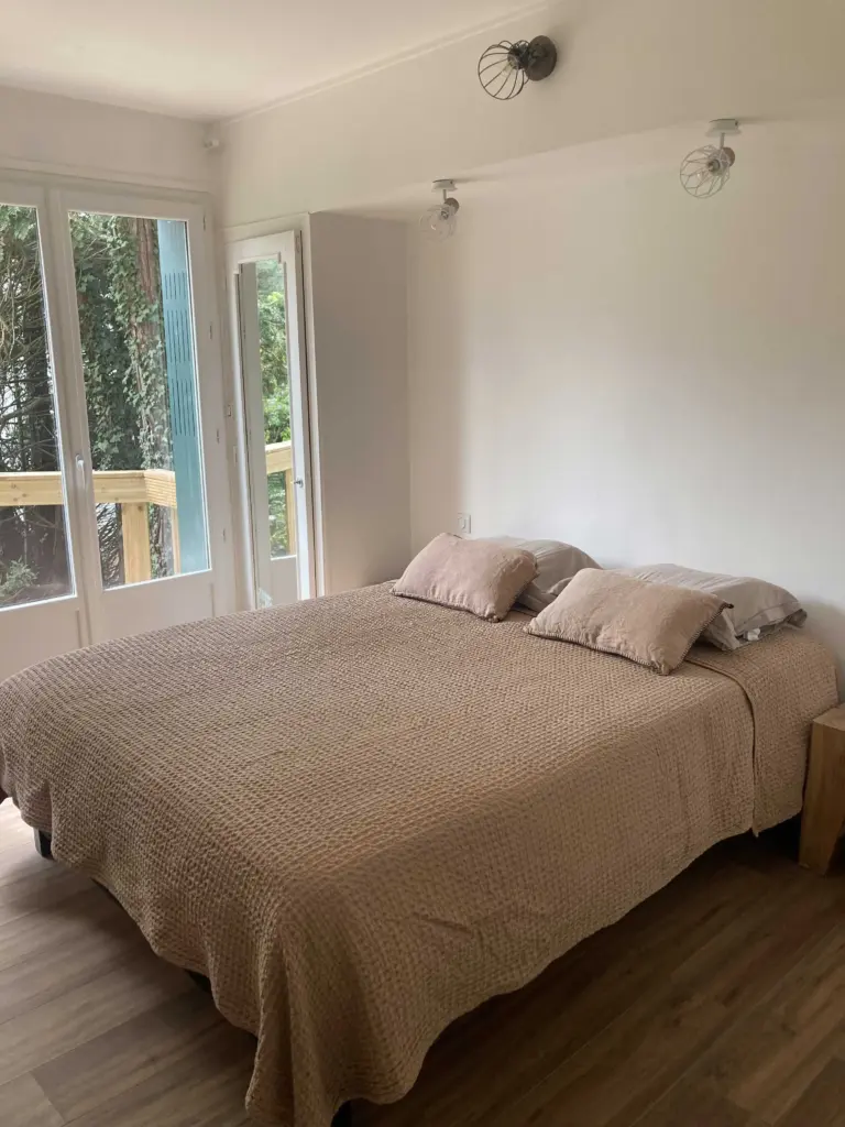 logement neris les bains iris-chambre-1-1 Location appartement pour curiste cure thermal Néris-les-Bains