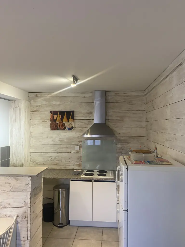 les volets bleus 1 - location appartement meublée cure thermal à néris les bains dans l'allier 1