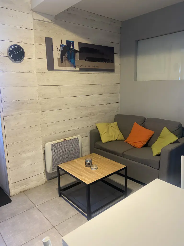 les volets bleus 1 - location appartement meublée cure thermal à néris les bains dans l'allier 2