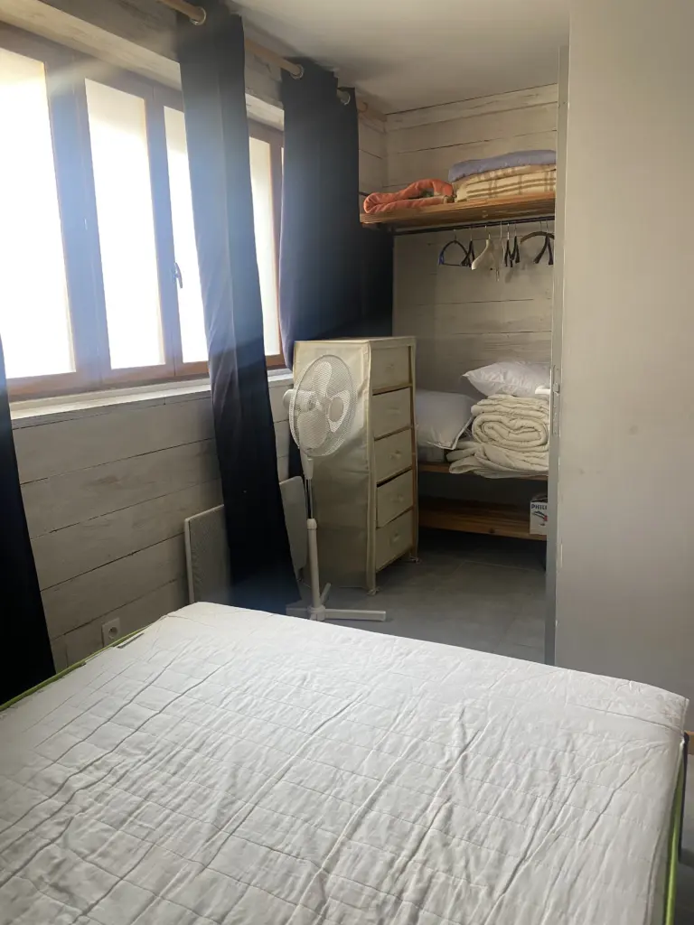 les volets bleus 1 - location appartement meublée cure thermal à néris les bains dans l'allier 3