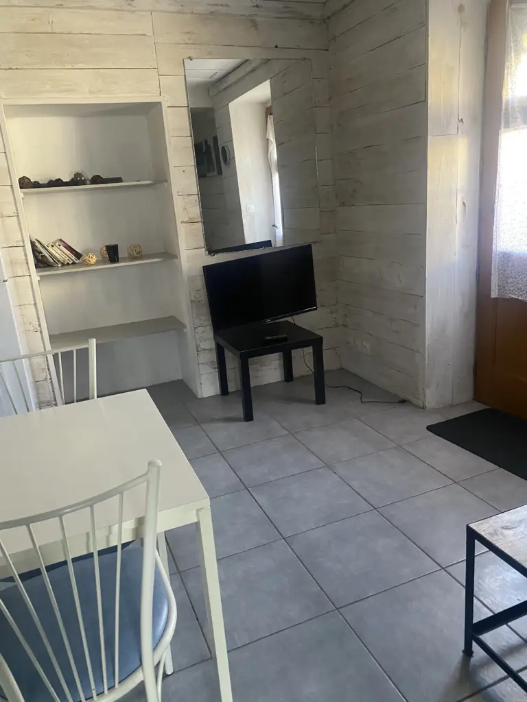 les volets bleus 1 - location appartement meublée cure thermal à néris les bains dans l'allier 5