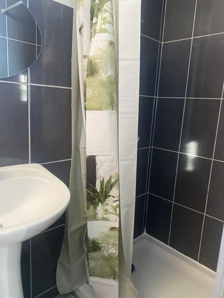 les volets bleus 3 location type airbnb à néris-les-bains pour curiste cure thermale de 3 semaines 4